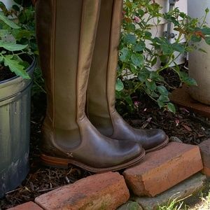 Frye Riding Chelsea boot- size 5